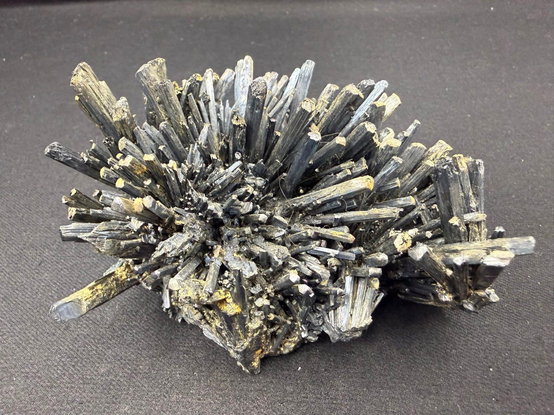 Minerali & Pietre curative: Stibnit mit Stibiconit Überzug – Usato da Schinznach Bad venduto da Demerald 8