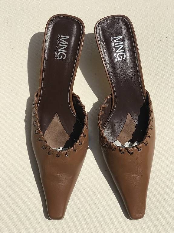 Scarpe da donna: Leder Schuhe in Gr 41 & 42 – Usato da Clarens venduto da Azure1982