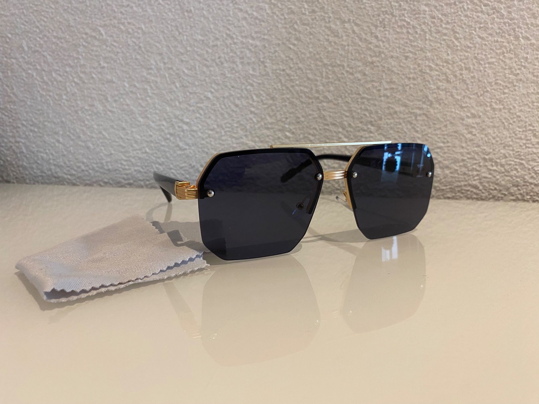 Brillen & Gläser: Modische Sonnenbrille – Gebraucht aus Sommeri von Gim-