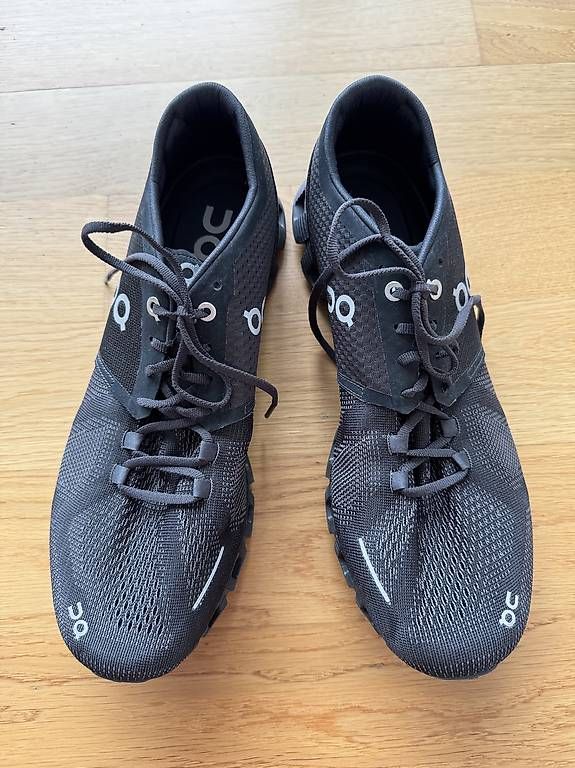 On Scarpe da uomo: ON Cloud Schuh schwarz Grösse 44 – Usato da Ebikon venduto da sherra