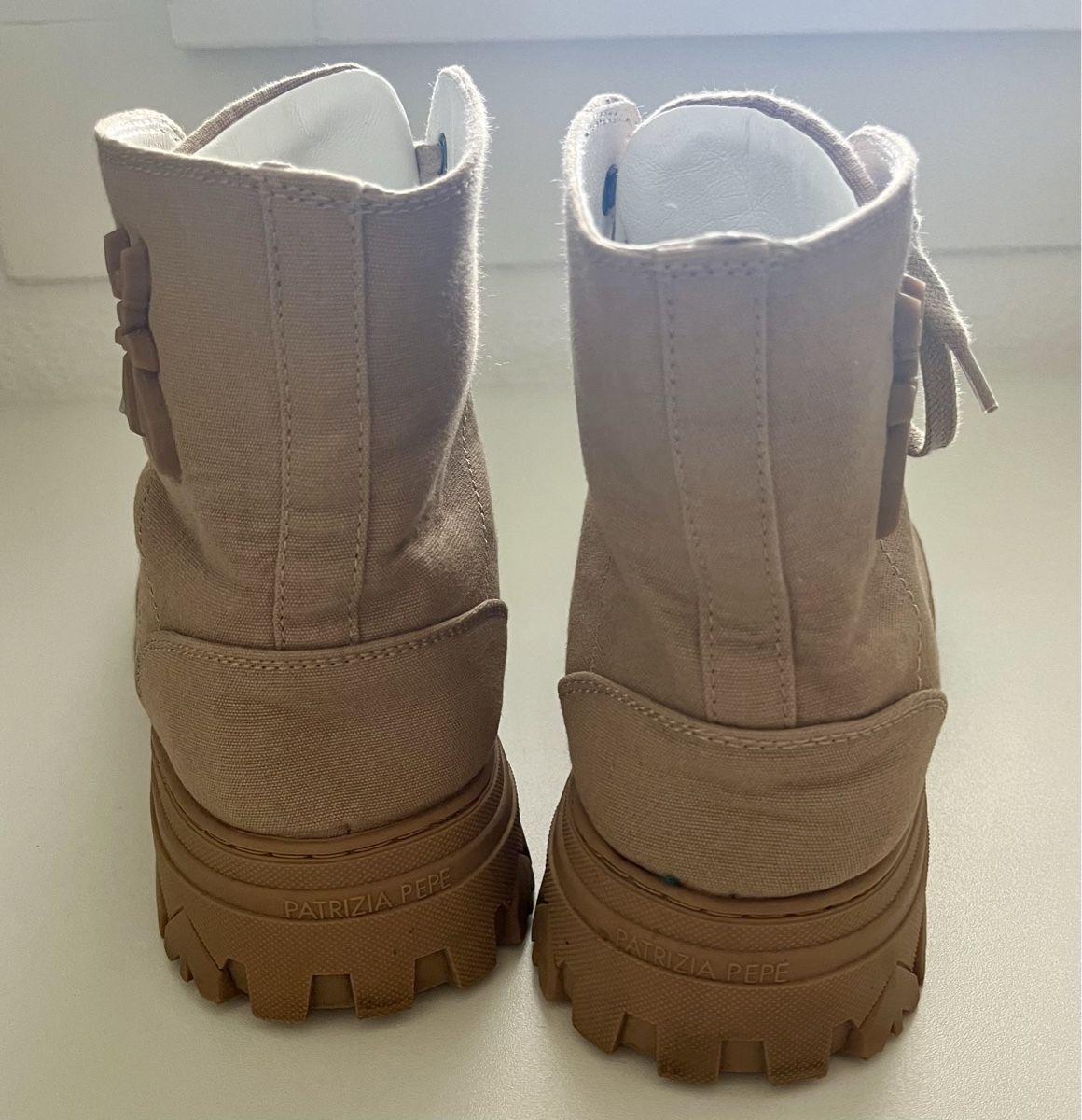 Patrizia Pepe Scarpe da donna: Patrizia Pepe Sneaker Boots beige Gr. 39 – Usato da Wilen b. Wollerau venduto da kar_8vzh 2