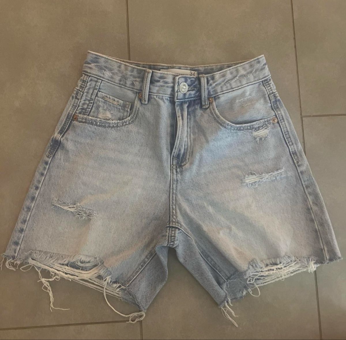 Stradivarius Jeans: Stradivarius Shorts - Size 34 – Usato da Kleindöttingen venduto da blckgoldsilver