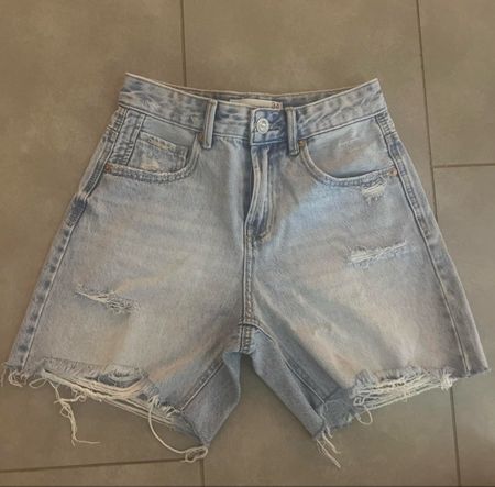 Stradivarius Shorts - Size 34
