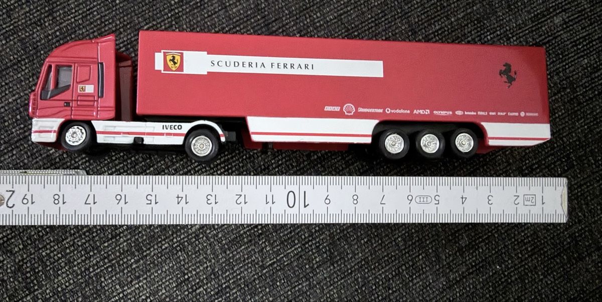 Kit di modellismo & Modellini statici: Camion SCUDERIA FERRARI rouge – Nuovo (secondo la descrizione) da Courgevaux venduto da auxtrouvailles