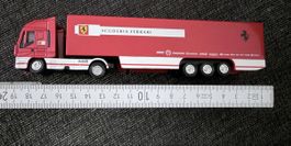 Camion SCUDERIA FERRARI rouge