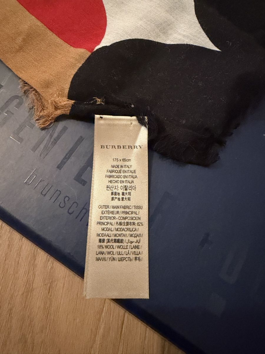 Burberry Foulard & Sciarpe: Burberry Schal – Nuovo e nell'imballaggio originale da Geroldswil venduto da JosiZ 4