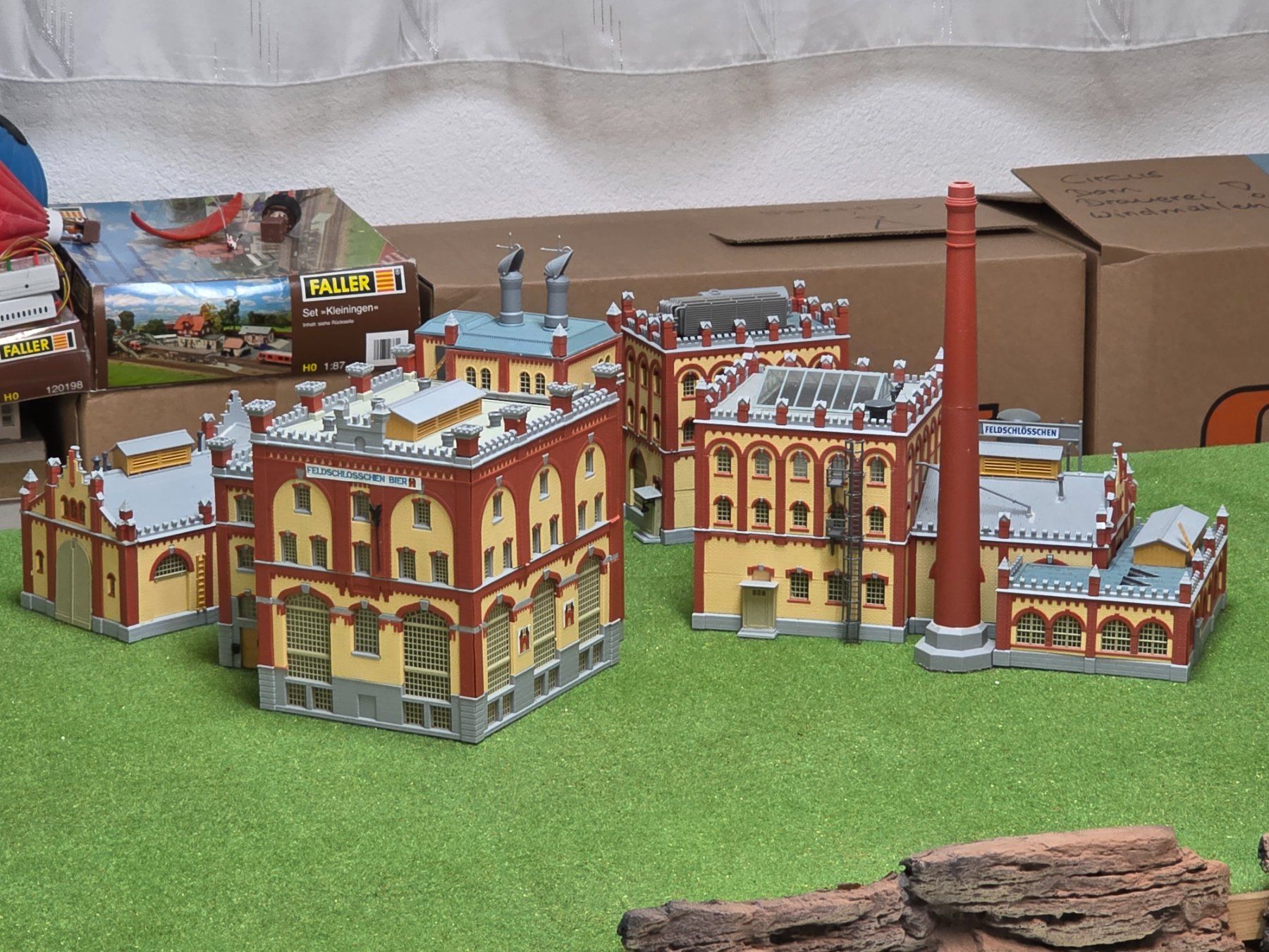 Kibri Modelleisenbahnen: Kibri Fabrique de Bières "Feldschlösschen" HO – Gebraucht aus bassecourt von Paolo101 6