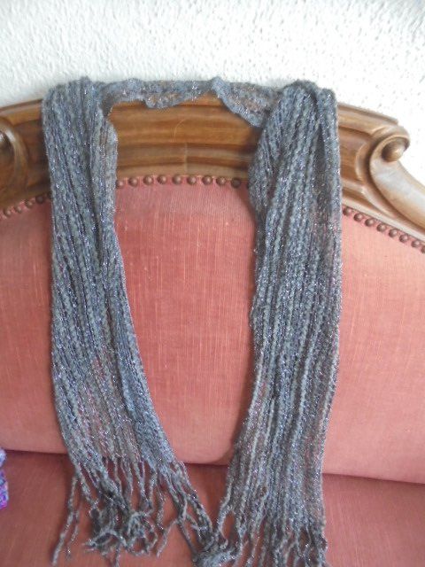Foulard & Sciarpe: Schal Silbergrau mit Silberfaden eingewoben NEU – Nuovo (secondo la descrizione) da Hinwil venduto da Glasperlen 1