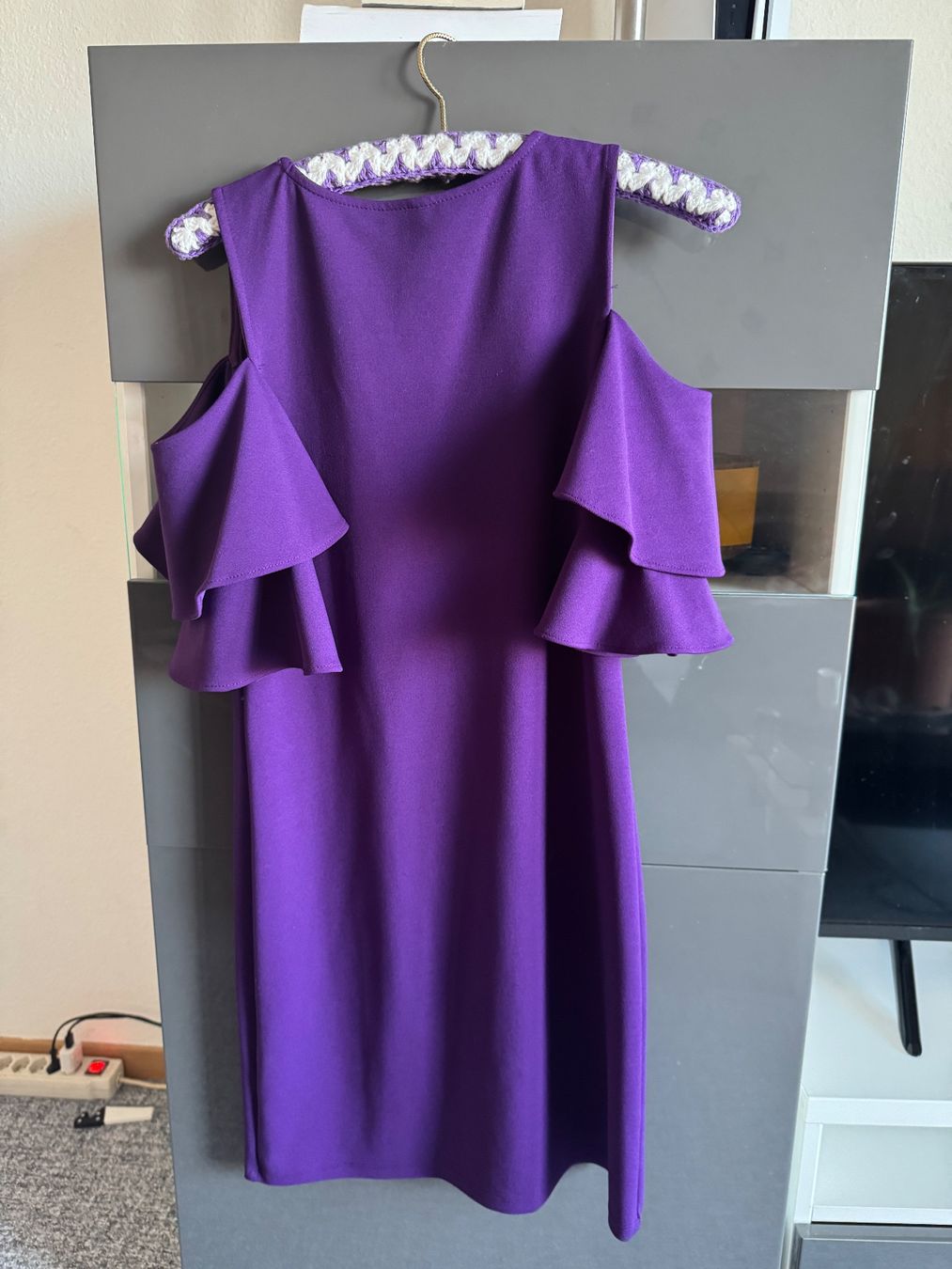 Vestiti: Robe violette élégante avec épaules dénudées – Nuovo (secondo la descrizione) da Avry-sur-Matran venduto da Anarda 1