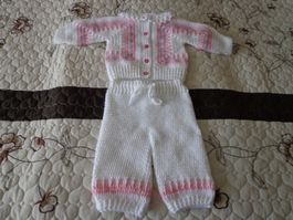 BABYSET IN WEISS UND ROSA GEHÄKELT
