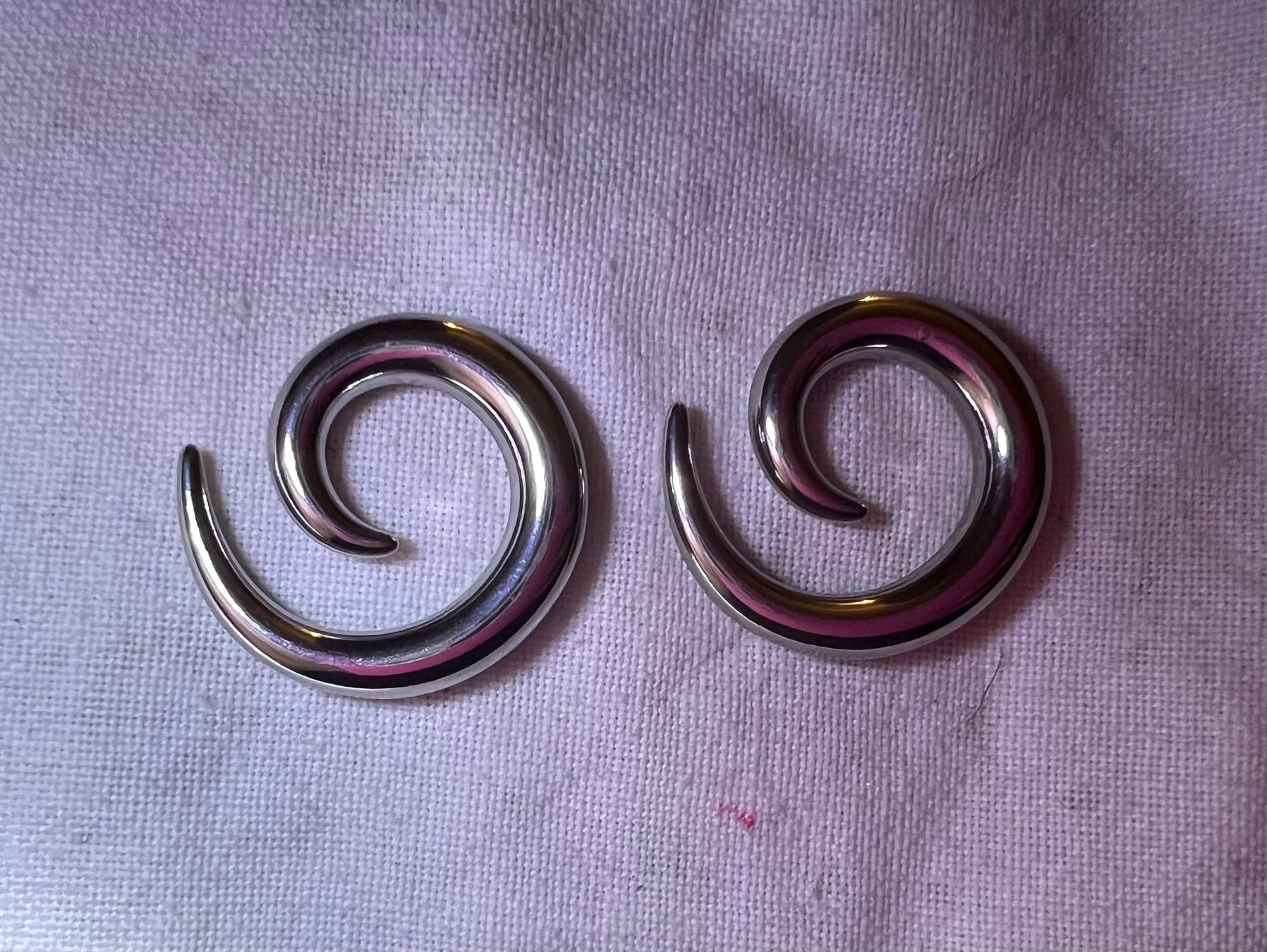 Gioielli per piercing: • Spirale / Piercing / Tunnel • – Nuovo (secondo la descrizione) da Basel venduto da mendoza13