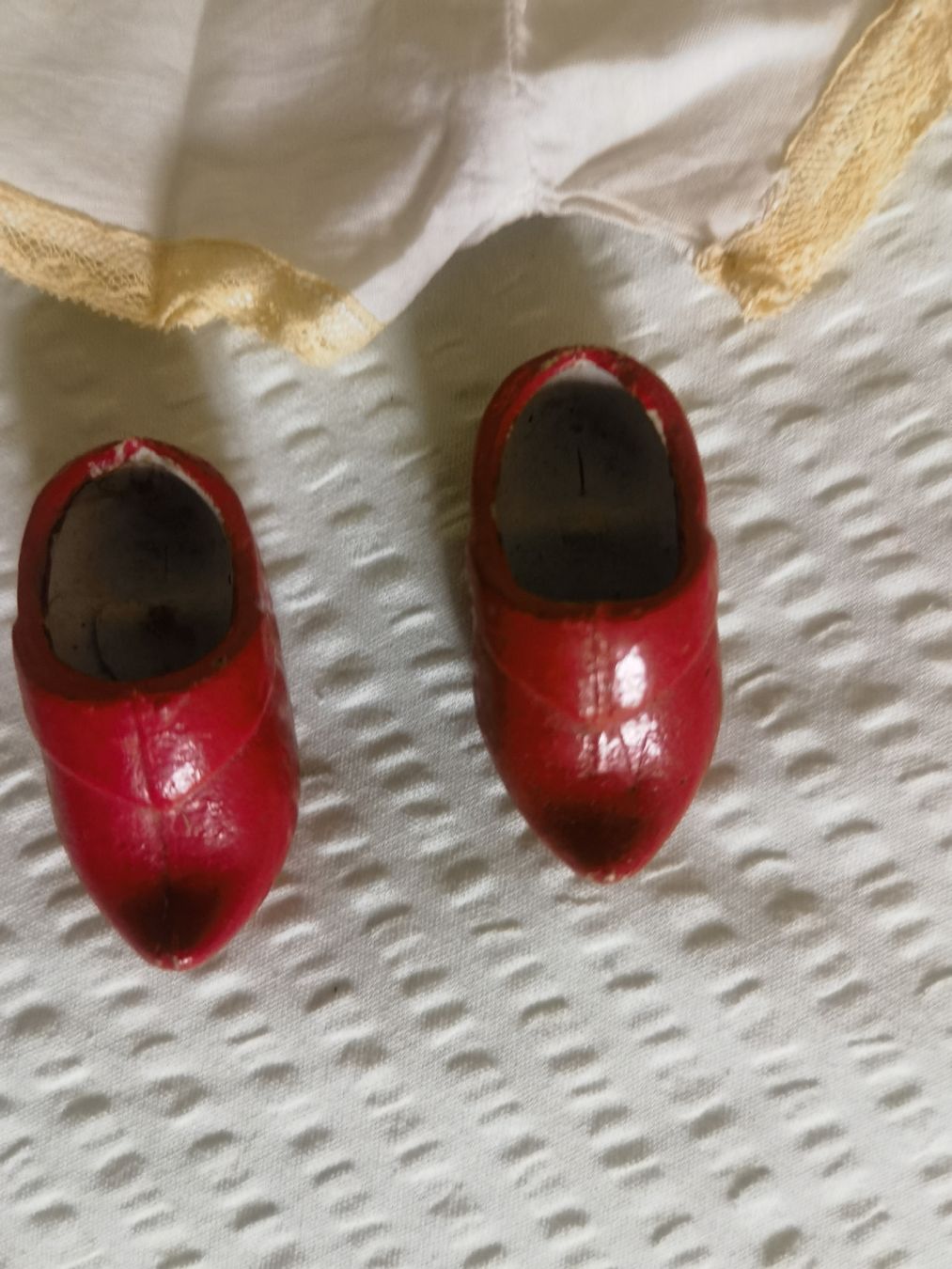 Bambole: Poupée Bleuette, 1945 + trousseau partiel  – Usato da Genève venduto da Carbini 2