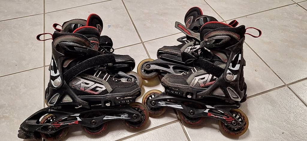 Pattini in linea & Pattini a rotelle: Rollerblades grösse 28-32 – Usato da Kölliken venduto da minimeee
