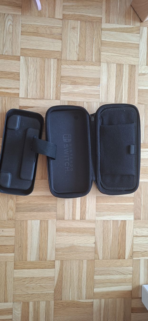 Nintendo Custodie protettive: Hülle für Nintendo Switch neu – Nuovo (secondo la descrizione) da St. Gallen venduto da samfuel 3