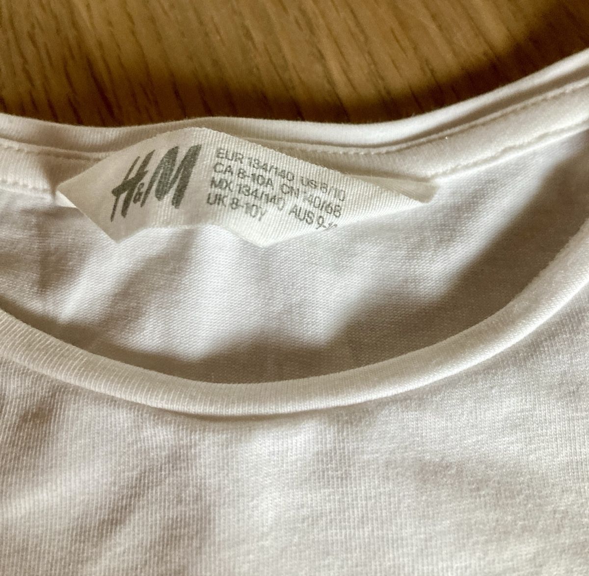 H&M Blouses, T-shirts & Tops: T-shirt H&M 134/140 cm. – Neuf (Voir description) à Chézard-St-Martin par timogabychou 1