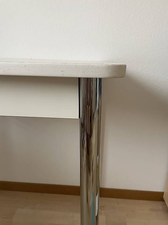 Bureaux: Weisses Pult mit Holzplatte – D'occasion à Lyss par mal_t2fr 2