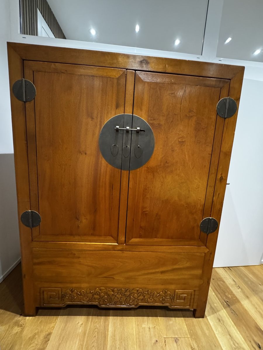 Armoires: Antiker Holzschrank – D'occasion à Ebmatingen par ris_d7mg
