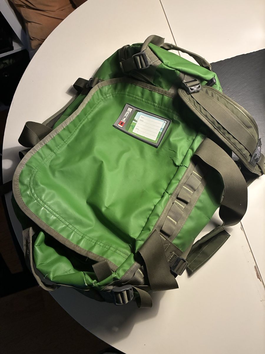 North Face Borse: The North Face Duffle Bag – Difettoso da Urtenen-Schönbühl venduto da Evilette