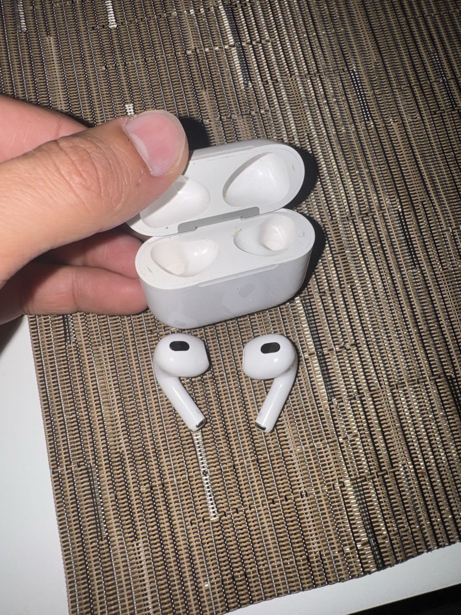 Apple Cuffie: AirPods Gen 3 - FAKE – Usato da Marly venduto da FABSIL