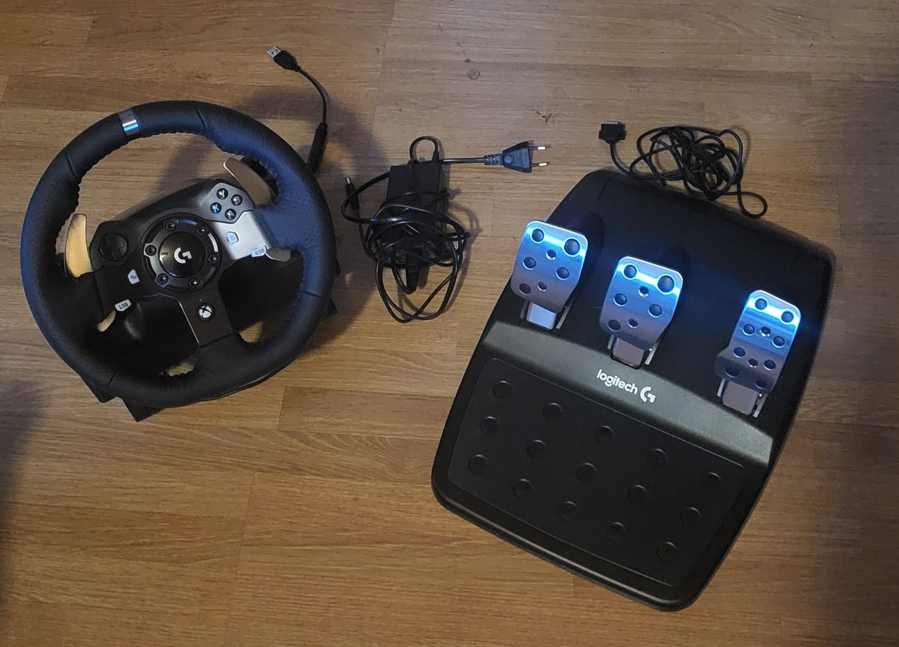 Systèmes de contrôle: Volant Logitech G920 - Expérience de course réaliste! – D'occasion à Bevaix par xav_78cd 2