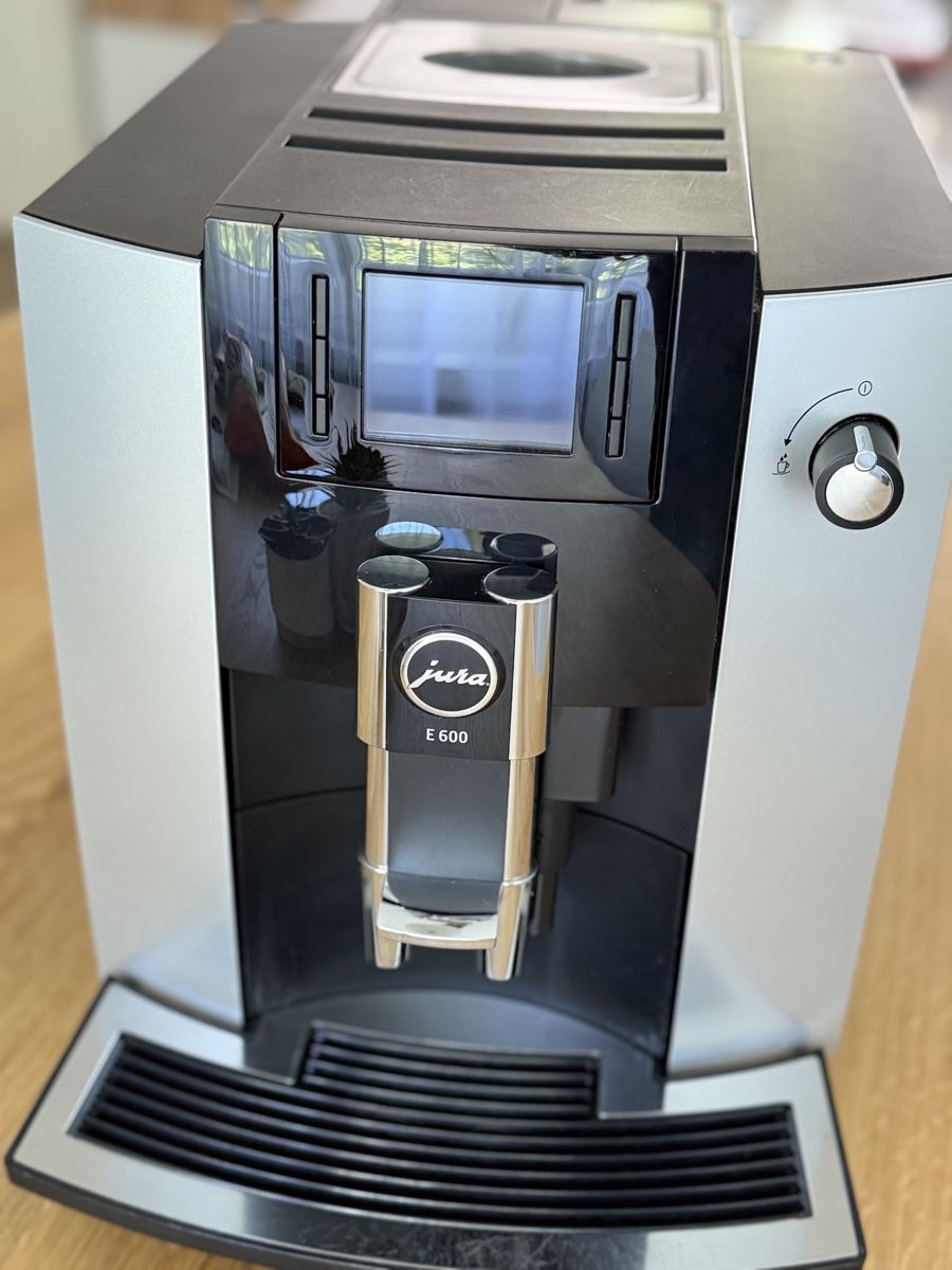 Jura Macchine per caffè & Macchine per espresso: Jura E600 Top gepflegt  – Usato da Au ZH venduto da sara050 1