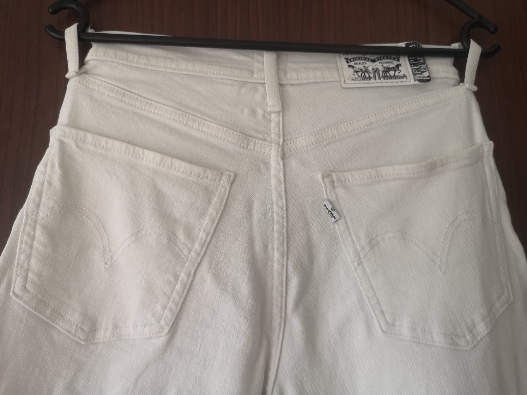 Levi's Jeans: Levi's Jeans weiss Gr. 26 – Gebraucht aus Suberg von Dinorez