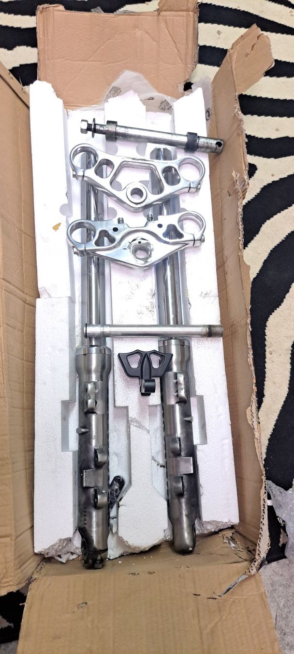 Forchette: Gebrauchte Motorradgabel mit Brücke,Top Zustand – Usato da Dübendorf venduto da Tomirabbit