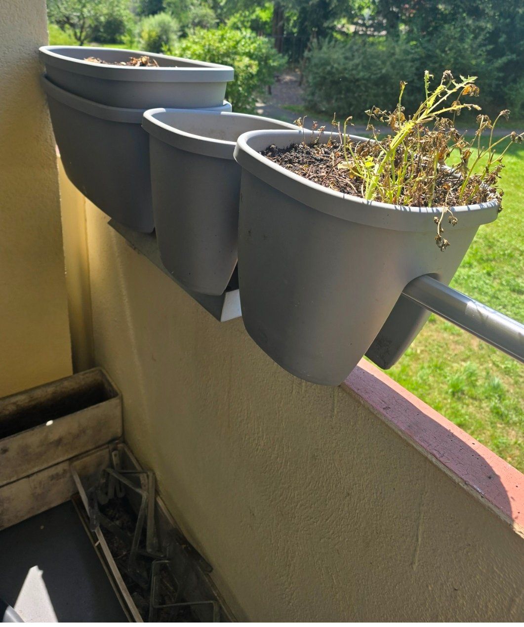 Eternit Blumentöpfe: Verschiedene Blumentopf für Balkon oder …   4 stuck moderne – Gebraucht aus Kriens von atlas2014 2