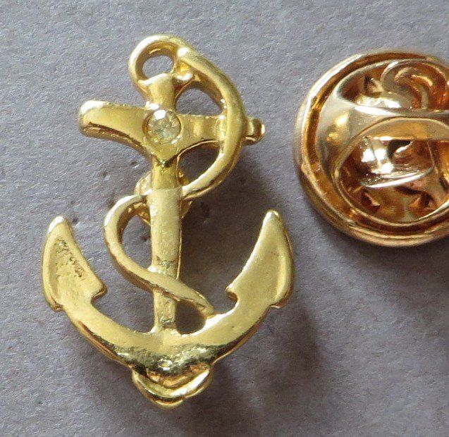 Placchette & Badge: PIN, GOLDIGER ANKER MIT STEINCHEN – Usato da Neuhausen venduto da luckimucki