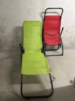 2 Liegestühle (rot & grün)