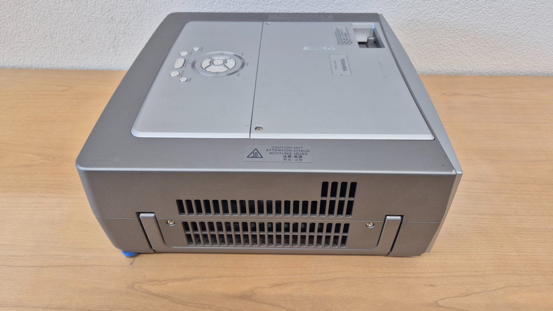 Toshiba Proiettori: Beamer  Toshiba TDP-T355 – Usato da Elgg venduto da computerbrocki 3
