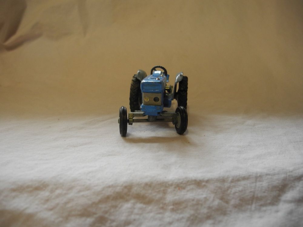 Ancien Tracteur / Tractopelle Corgi Toys En Fer - Massey - Jouet Enfant - Occasion