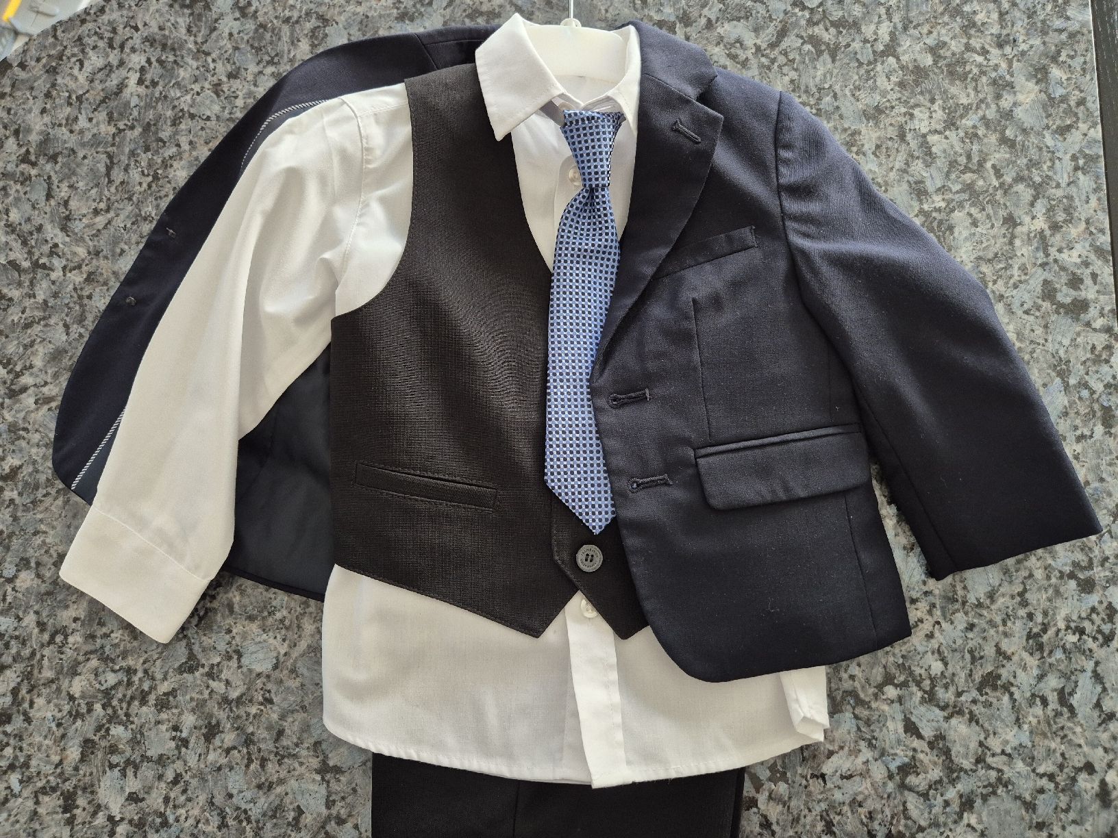 Completi: Kinder Anzug Gr.92 – Usato da Winkel venduto da fkr_xpw8 1