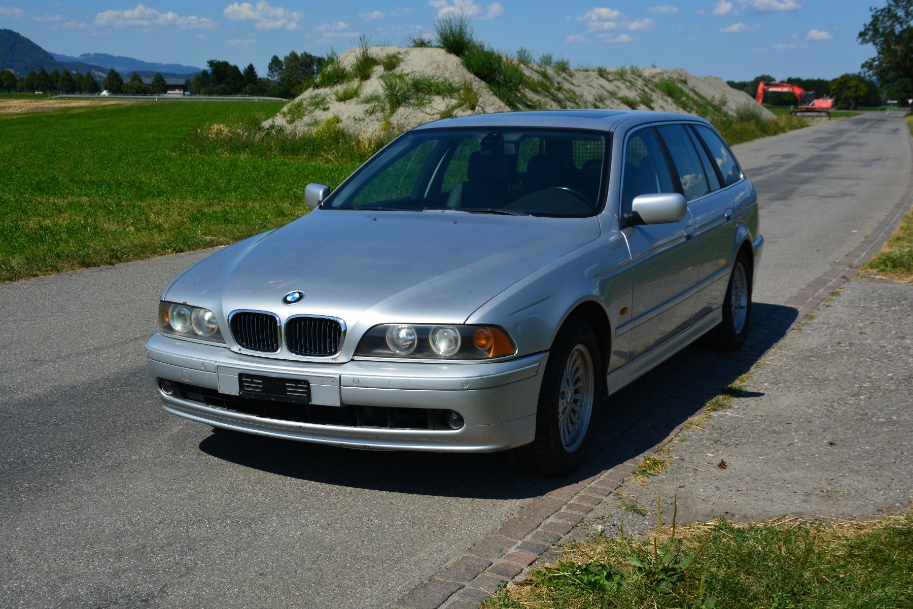 BMW Automobili: BMW E39 530I MIT SPEZIALTEILEN AB PLATZ – Usato da Schaan venduto da Pfandhaus-LI 1