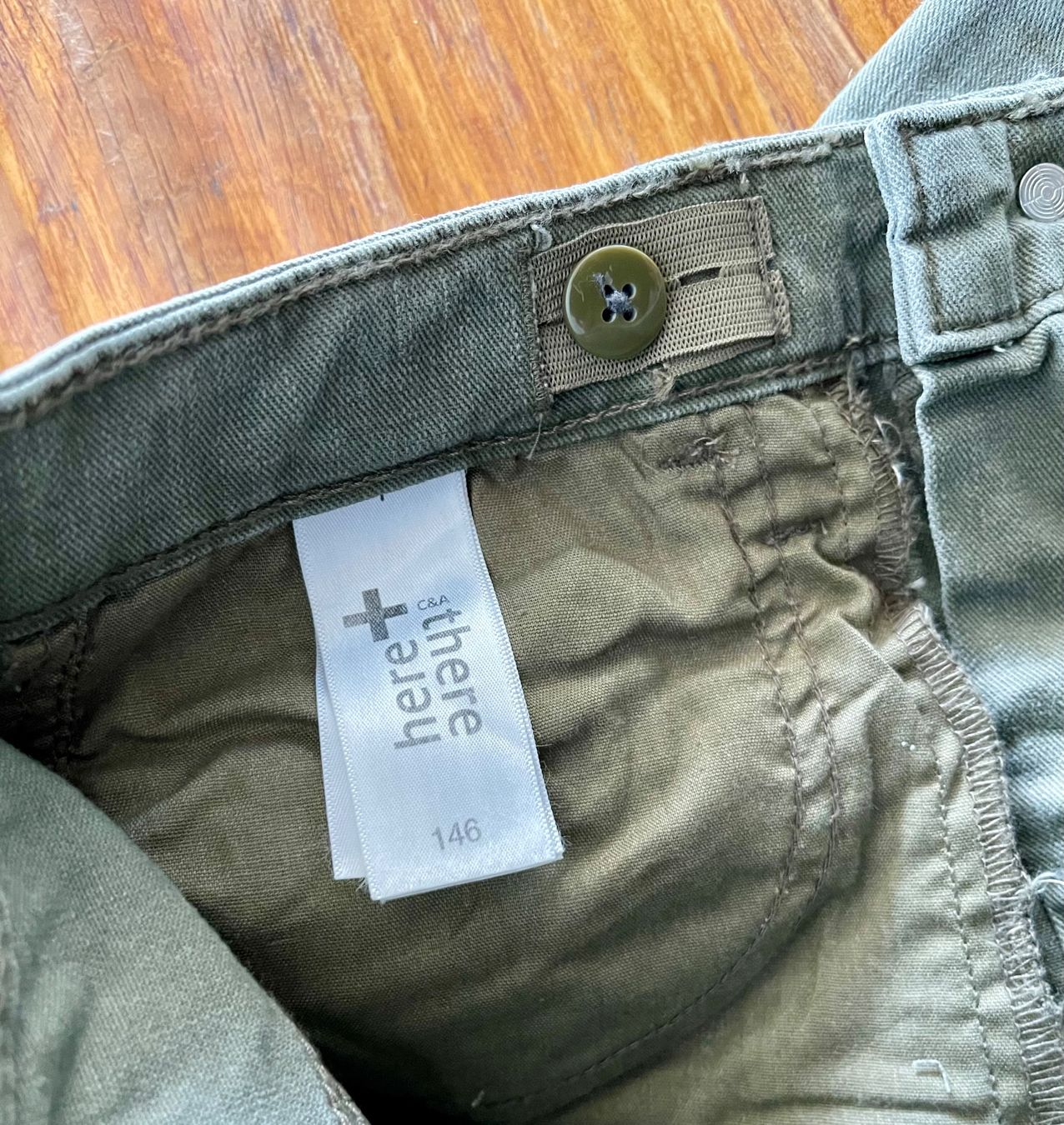 Hosen: lässige Shorts Gr. 146 – Gebraucht aus Buchrain von Sunny026 2