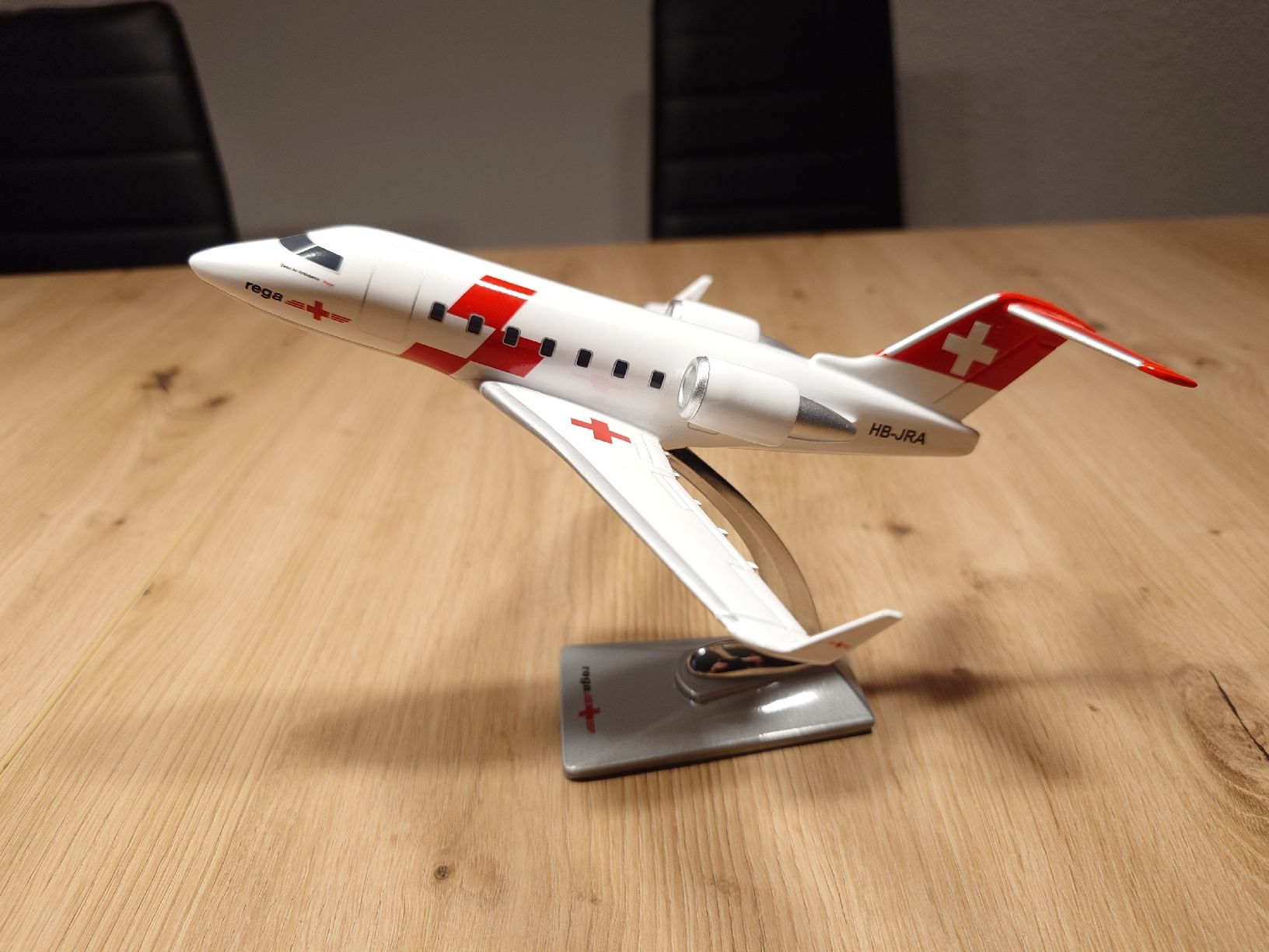Rega Modellbausätze & Standmodelle: Rega Ambulanz Jet – Gebraucht aus Bätterkinden von Grooovy