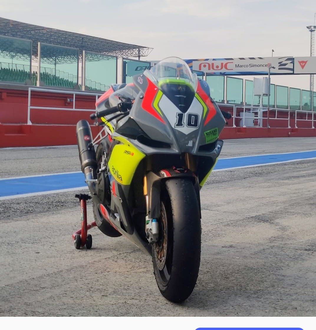 Aprilia Strada: Rennstrecke RSV4 RF – Usato da Chur venduto da Fiolli