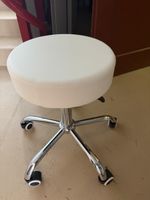 Hocker mit Rollen weiss höhenverstellbar gebraucht