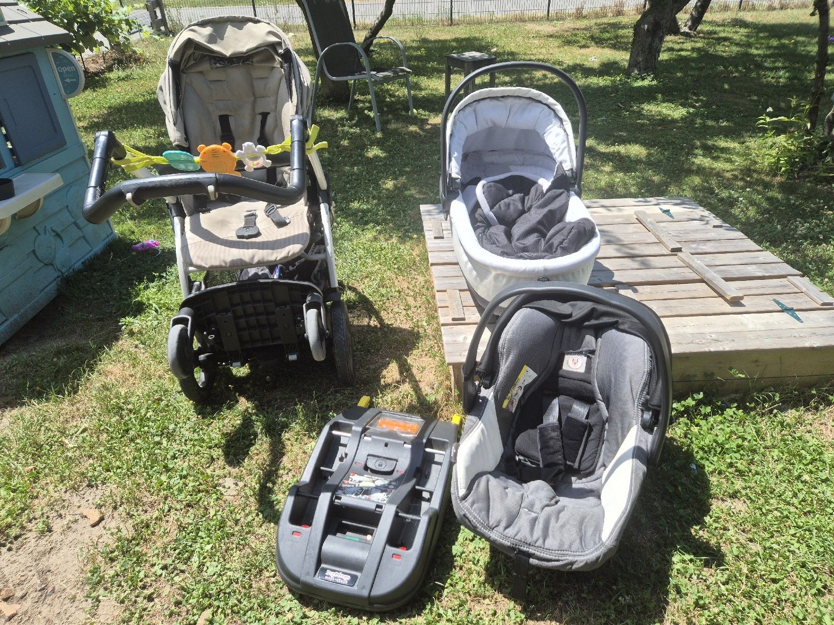 Peg Perego Kinderwagen: Poussette et cosy bébé lot complet 3 pièces  – Gebraucht aus Gletterens von bla_z6f2
