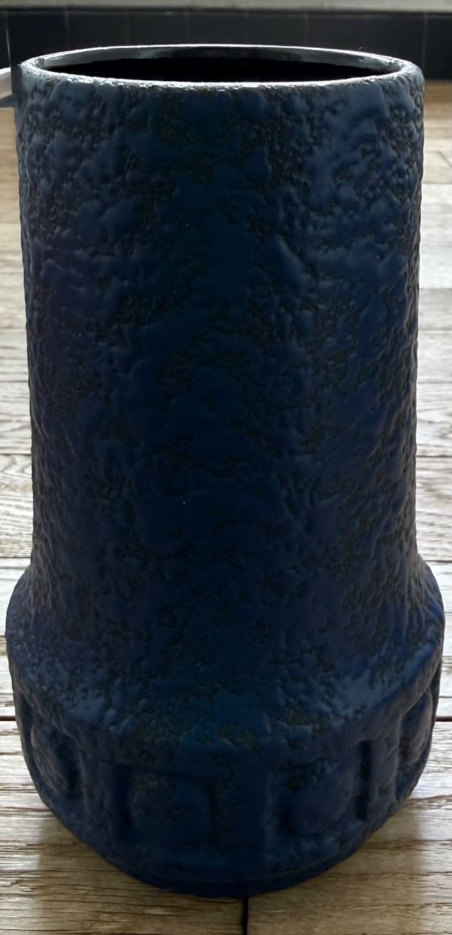 Vasen & Gefässe: Blaue Vase 70er Jahre – Gebraucht aus Luzern von Mamutpe