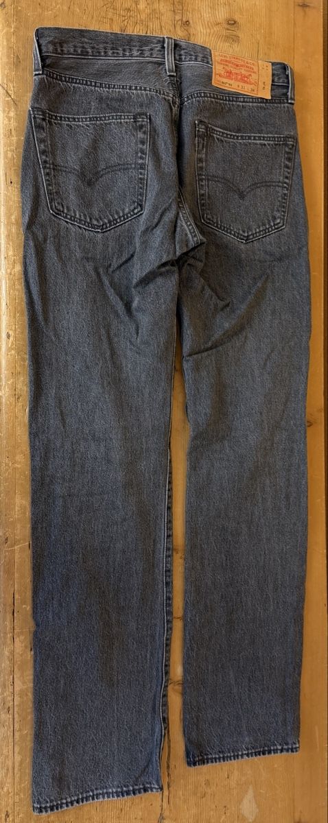 Levi's Jeans: Schwarze Levis Jeans wenig getragen – Usato da Rüti ZH venduto da second.life 1