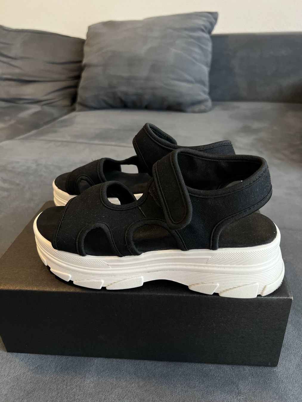Scarpe da donna: Damensandalen schwarz Grösse 38 – Usato da Basel venduto da M.M_ 4