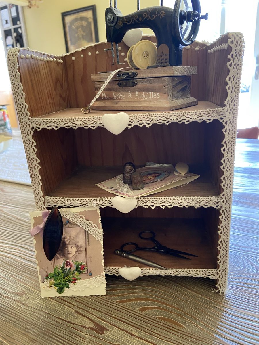 Armadi: Kleines Shabby-Chic Kästchen ohne Deco – Usato da Düdingen venduto da Reconflo