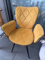 Moderner Designer-Stuhl von HOM'IN  Senfgelb / Goldgelb