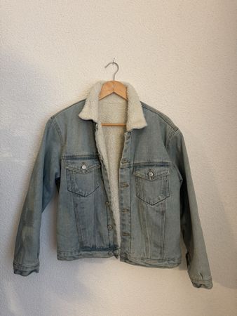 Brandy Melville Jeansjacke mit Teddyfutter