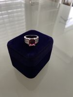 Ring mit rotem Zirkonia/ Modeschmuck