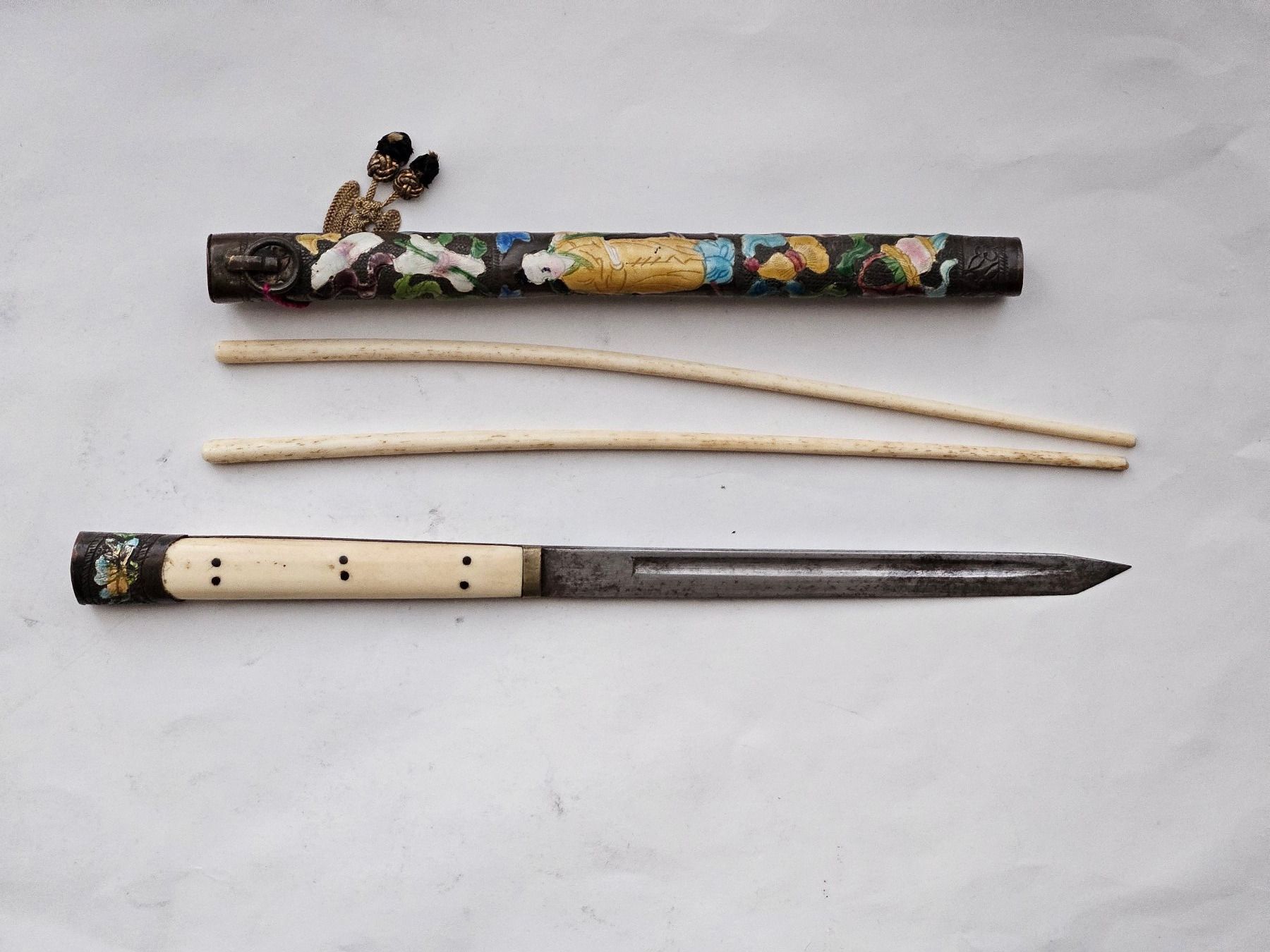 Sculture & Statue: Altes Reisebesteck aus China, Messer mit Stäbchen – Usato da Lugano venduto da Numisartes 1