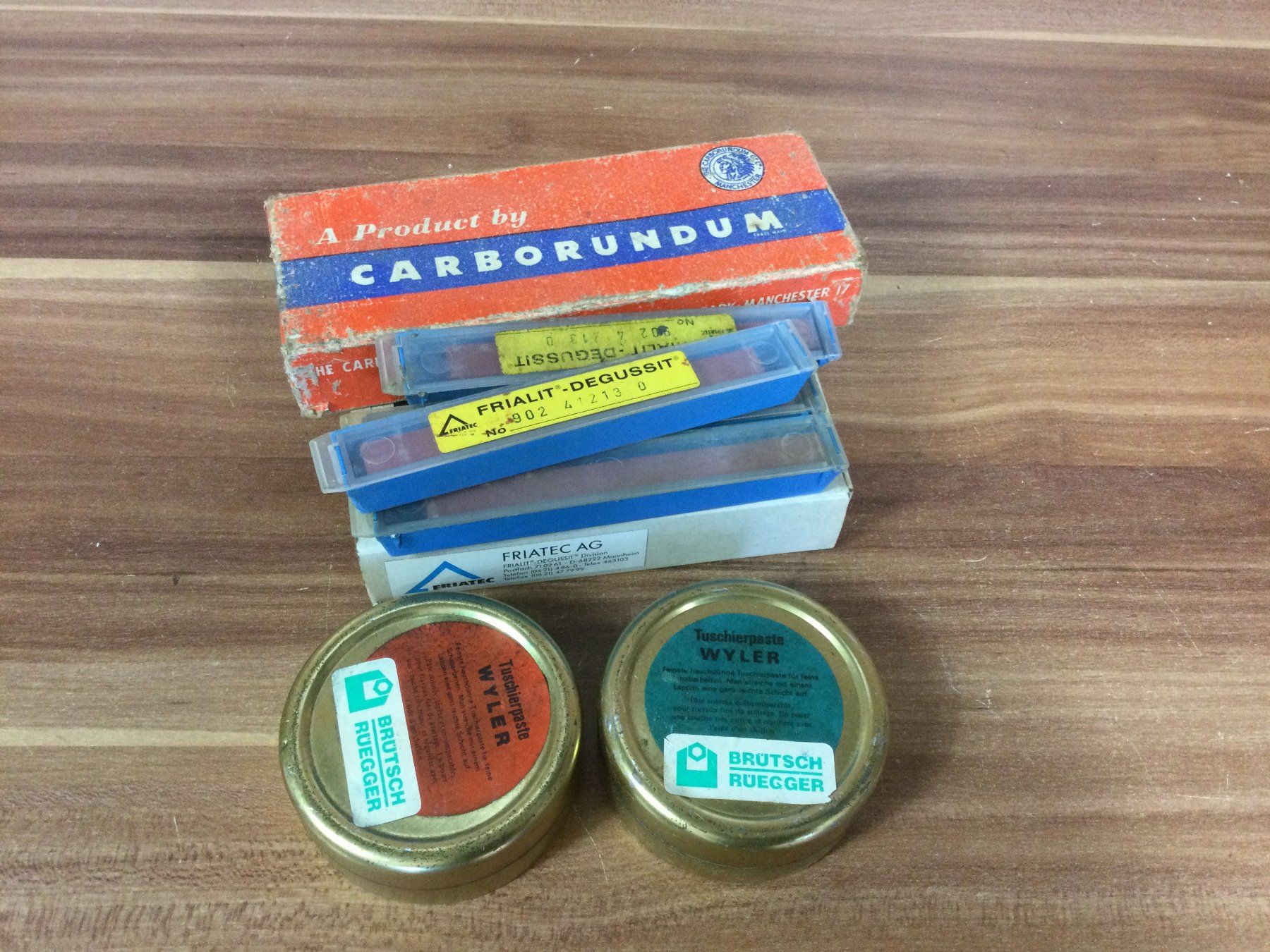 Schaublin Tutte le macchine: Posten gebrauchte Tuschierpaste und Abziehsteine – Usato da Wangen SZ venduto da kuriosum12 5