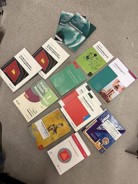 Libri: Schulbücher Studium Betriebswirtschafter HF  – Usato da Altendorf venduto da edmura