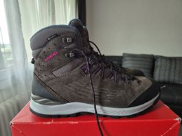 Wanderschuhe von Lowa in der Größe 43½